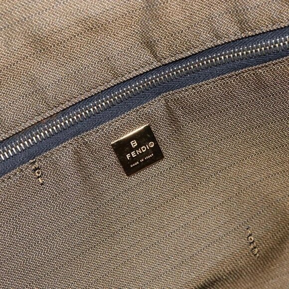 FENDI Zucca Canvas Vanity Pouch Black Brown Auth 139093 - Picture 10 of 16